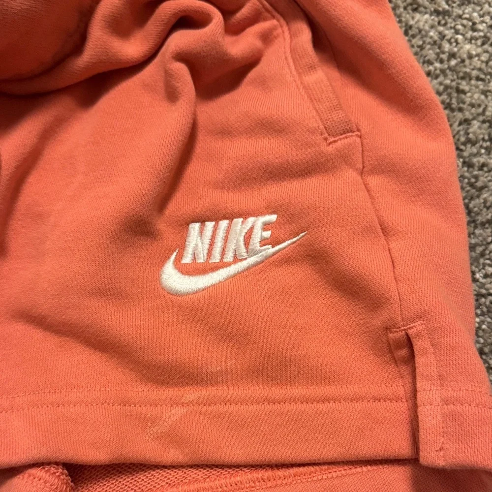 Nike Kids Salmon Shorts - Picture 3 of 3